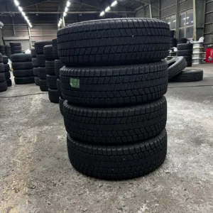 中古 BRIDGESTONE BLIZZAK DM-V3 冬用タイヤ 225/65R17 #133T40325の実物写真(1枚目)