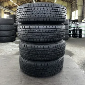 中古 GOODYEAR ICE NAVI SUV 冬用タイヤ 225/65R17 #410T40325の実物写真（1枚目）