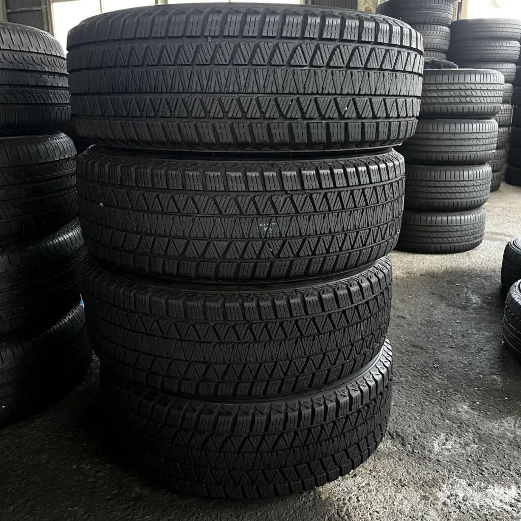 中古 BRIDGESTONE BLIZZAK DM-V3 冬用タイヤ 225/65R17 #417T40325の実物写真（1枚目）