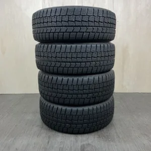 中古 DUNLOP WINTER MAXX WM02 冬用タイヤ 215/55R17 #893T40325の実物写真（1枚目）