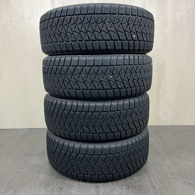 中古 BRIDGESTONE 冬用タイヤ 225/55R18 #894T40325の実物写真（1枚目）
