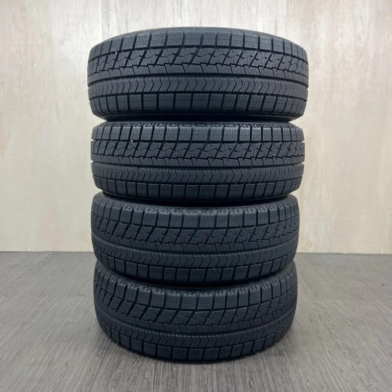 中古 BRIDGESTONE BLIZZAK VRX 冬用タイヤ 215/65R16 #180T40925の実物写真（1枚目）