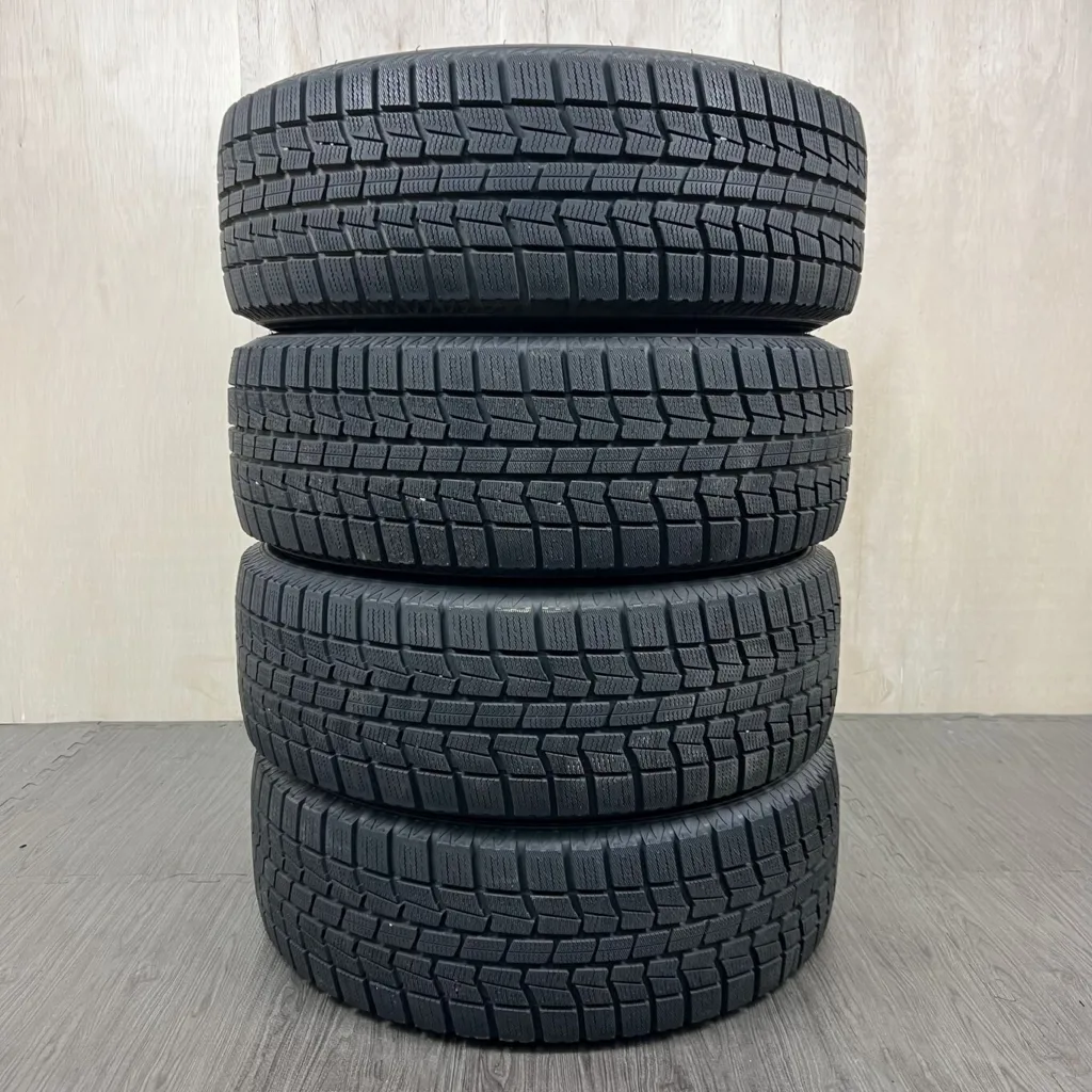 中古 AUTOBACS NORTHTREK N3I 冬用タイヤ 215/60R16 #292T40925の実物写真（1枚目）