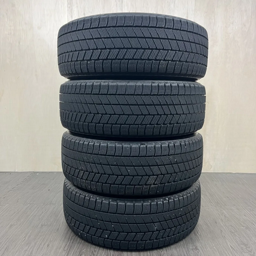中古 BRIDGESTONE BLIZZAK VRX3 冬用タイヤ 215/60R16 #344T40925の実物写真（1枚目）