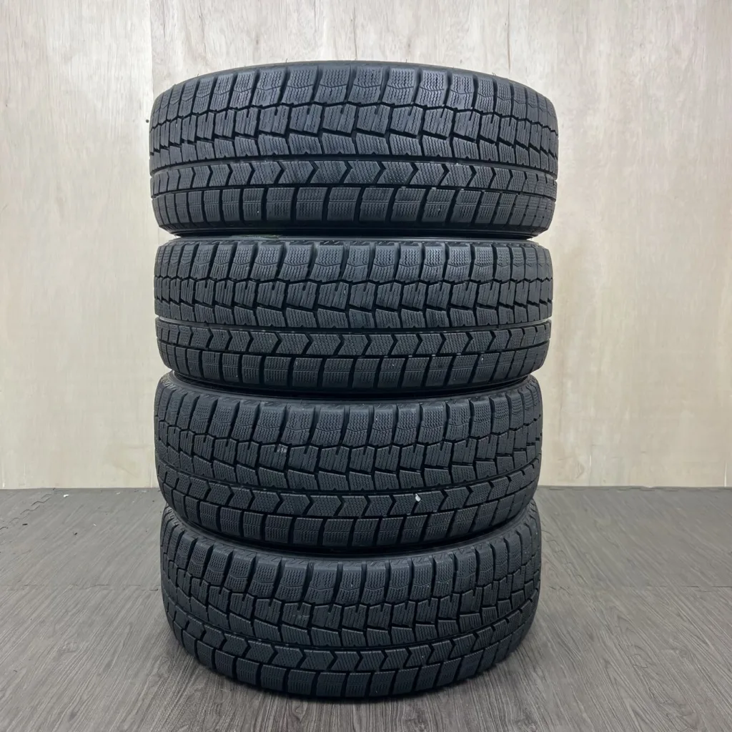 中古 DUNLOP WINTER MAXX WM02 冬用タイヤ 215/45R17 #359T40925の実物写真（1枚目）