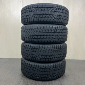 中古 BRIDGESTONE BLIZZAK DM-V3 冬用タイヤ 225/55R18 #380T40925の実物写真(1枚目)