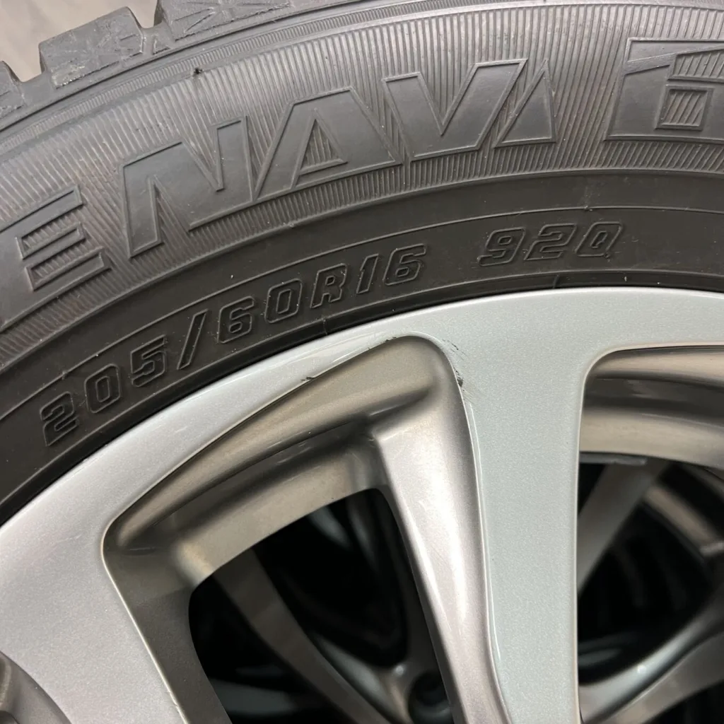 中古 GOODYEAR ICE NAVI 6 冬用タイヤ 205/60R16 #403T40925の実物写真（1枚目）
