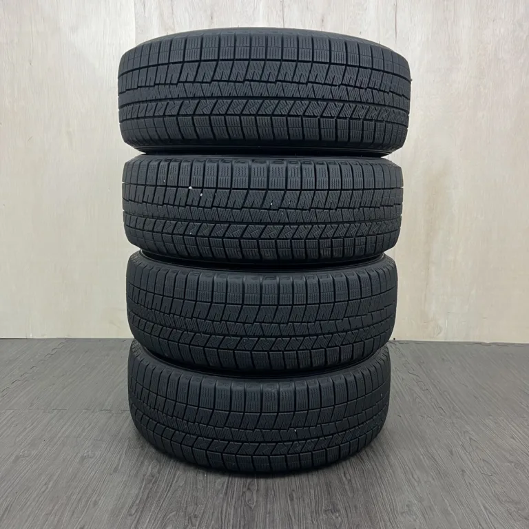 中古 DUNLOP WINTER MAXX WM03 冬用タイヤ 205/60R16 #413T40925の実物写真（1枚目）