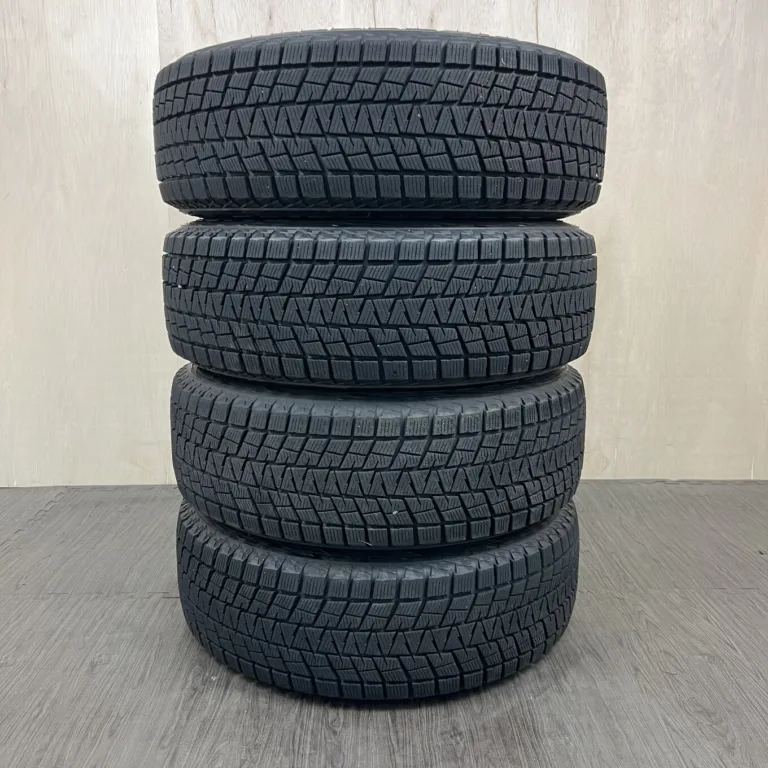 中古 BRIDGESTONE BLIZZAK DM-V1 冬用タイヤ 215/65R16 #419T40925の実物写真（1枚目）