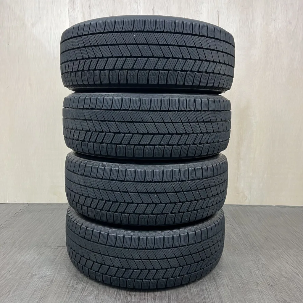 中古 BRIDGESTONE BLIZZAK VRX3 冬用タイヤ 215/60R16 #428T40925の実物写真（1枚目）