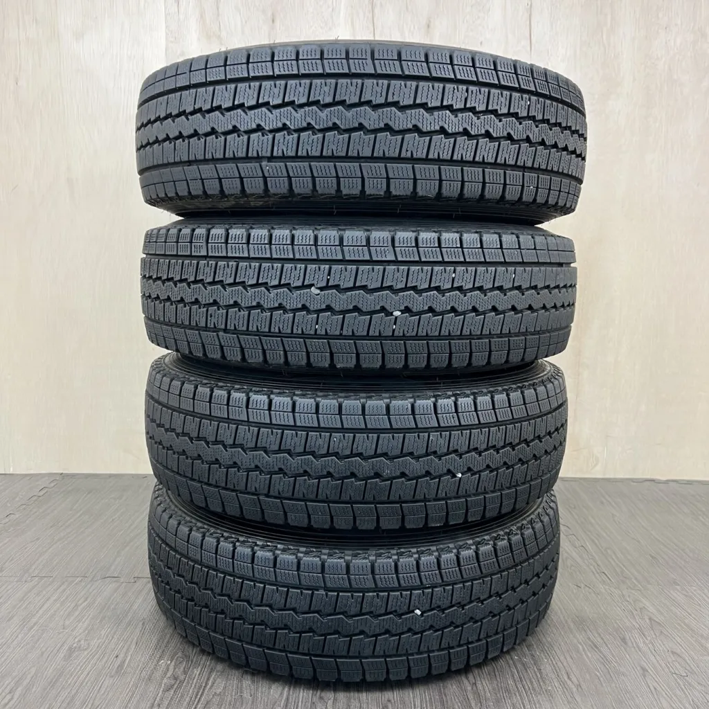 中古 DUNLOP WINTER MAXX SV01 冬用タイヤ 195/80R15 #442T40925の実物写真（1枚目）