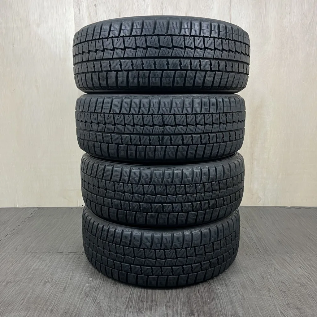 中古 DUNLOP WINTER MAXX WM01 冬用タイヤ 225/50R18 #455T40925の実物写真（1枚目）
