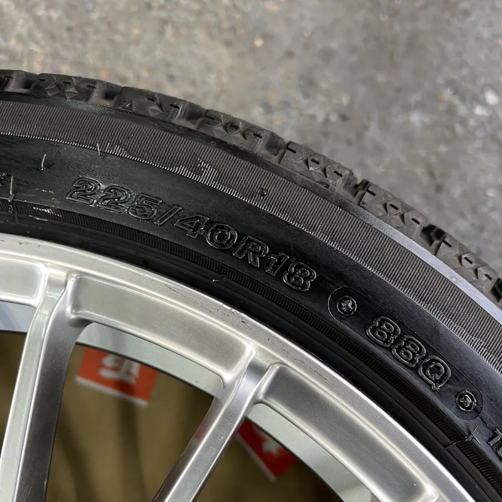 中古 BRIDGESTONE BLIZZAK VRX2 冬用タイヤ 225/40R18 #478T40925の実物写真（1枚目）