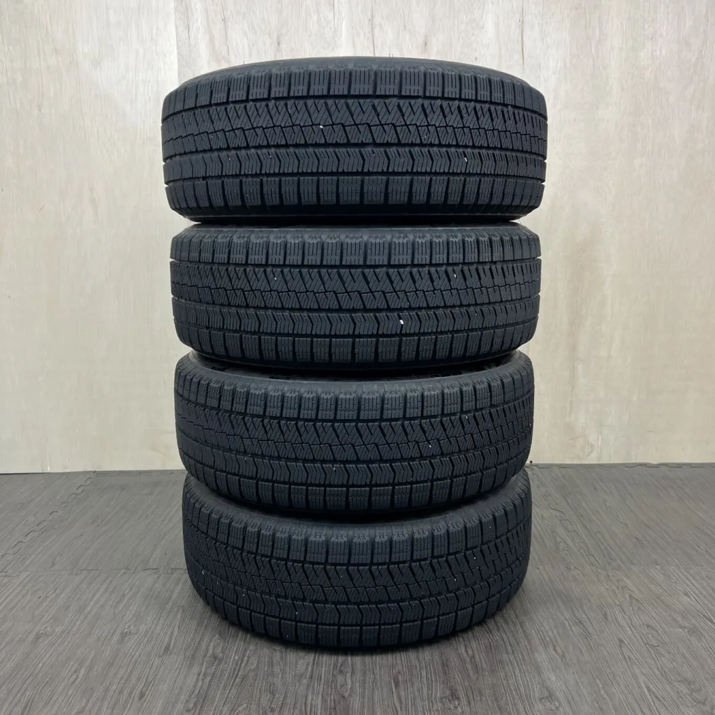 中古 BRIDGESTONE BLIZZAK VRX2 冬用タイヤ 215/60R16 #506T40925の実物写真（1枚目）
