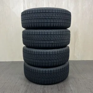 中古 BRIDGESTONE BLIZZAK VRX2 冬用タイヤ 215/60R16 #506T40925の実物写真(1枚目)