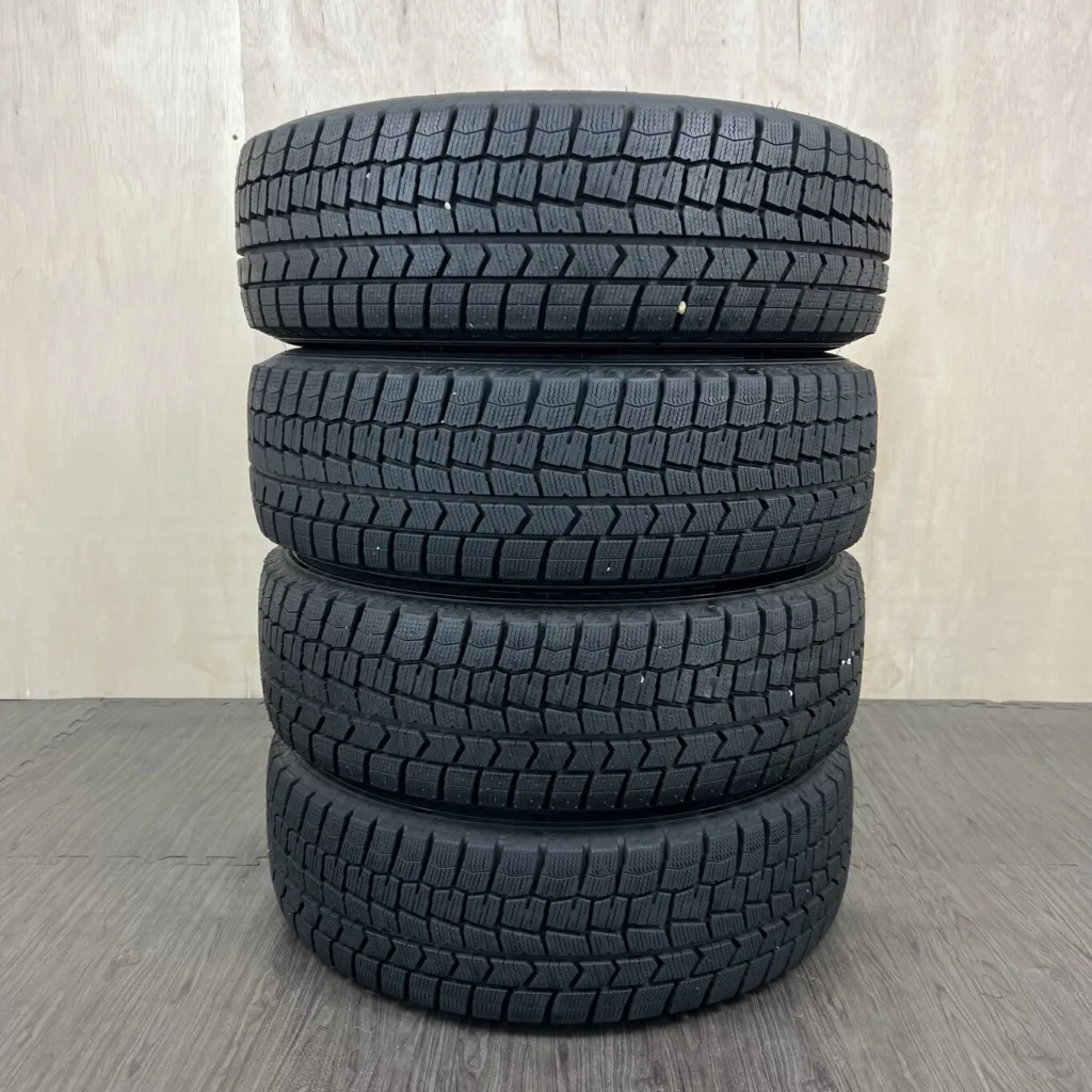 中古 DUNLOP WINTER MAXX WM02 冬用タイヤ 195/65R16 #512T40925の実物写真（1枚目）