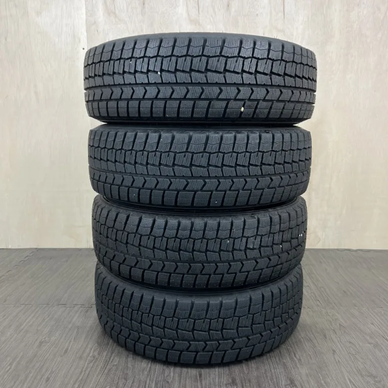 中古 DUNLOP WINTER MAXX WM02 冬用タイヤ 195/65R16 #512T40925の実物写真（1枚目）