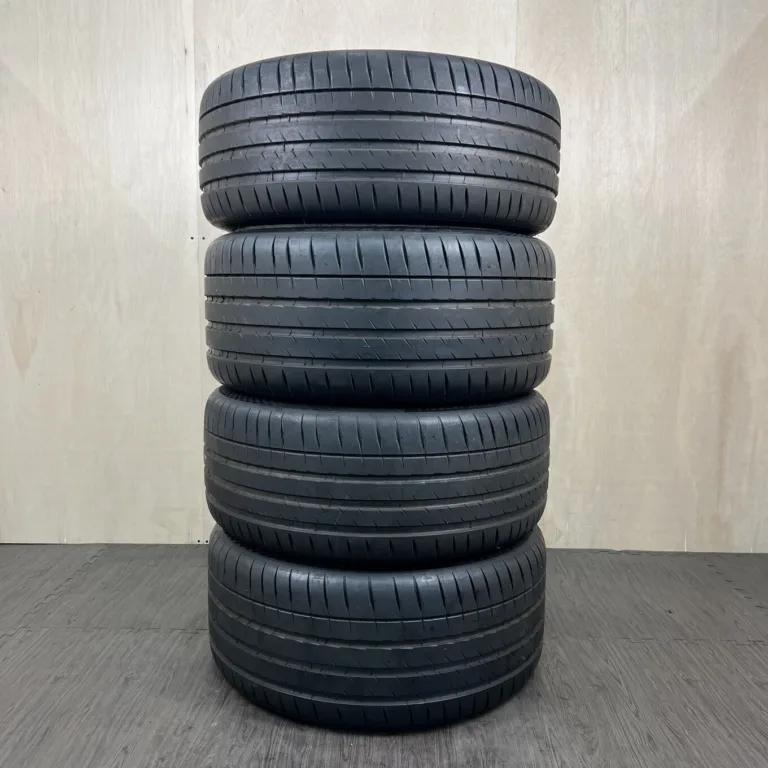 中古 MICHELIN PILOT SPORT 4 サマータイヤ 前輪 265/40R20 / 後輪 295/35R20 #516T40925の実物写真（1枚目）