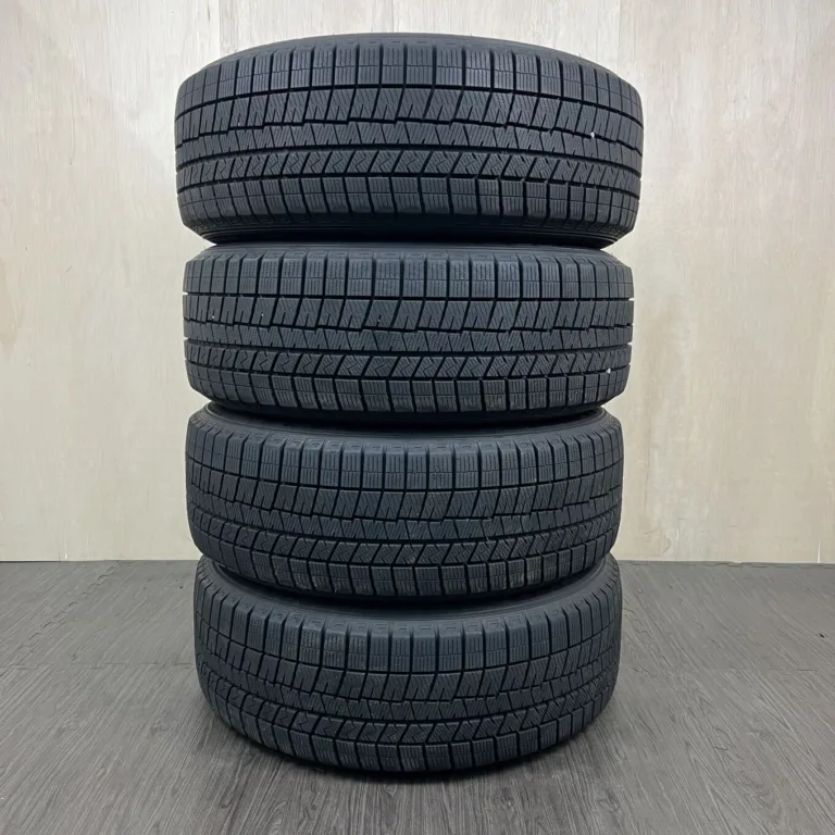 中古 DUNLOP WINTER MAXX WM03 冬用タイヤ 225/60R18 #521T40925の実物写真（1枚目）