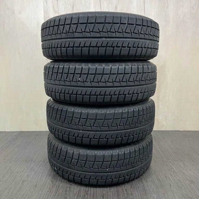 中古 BRIDGESTONE ICE PARTNER 2 冬用タイヤ 215/65R16 #529T40925の実物写真（1枚目）