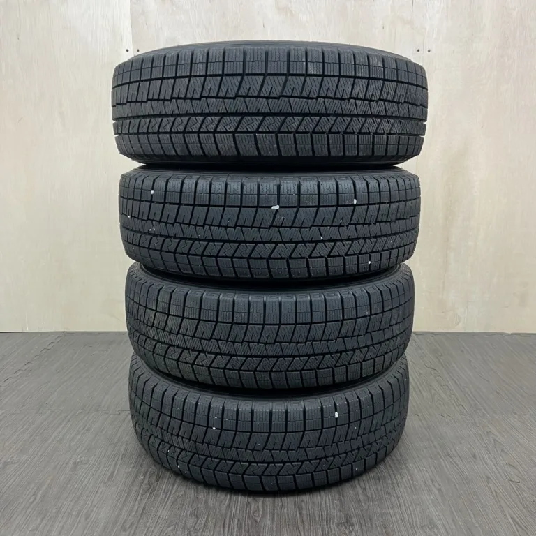 中古 DUNLOP WINTER MAXX WM03 冬用タイヤ 185/65R15 #546T40925の実物写真（1枚目）