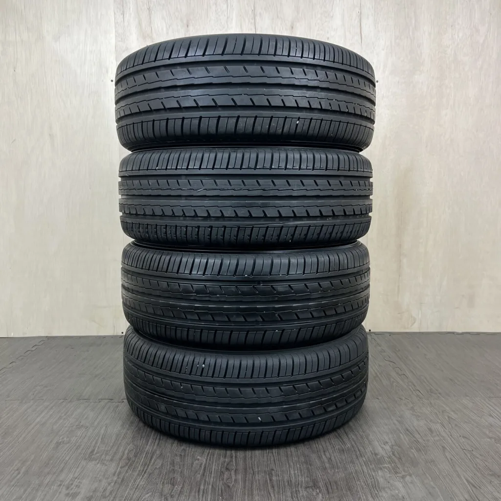 中古 YOKOHAMA BLUEARTH ES32 サマータイヤ 215/45R17 #572T40925の実物写真（1枚目）
