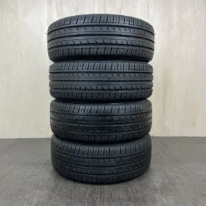 中古 YOKOHAMA BLUEARTH ES32 サマータイヤ 215/45R17 #572T40925の実物写真（1枚目）