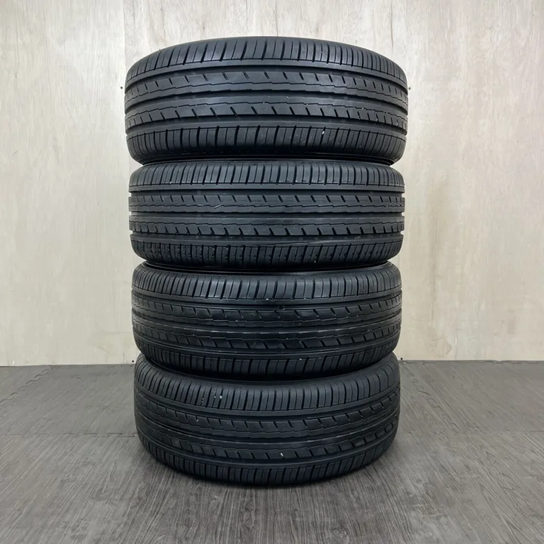 中古 YOKOHAMA BLUEARTH ES32 サマータイヤ 215/45R17 #572T40925の実物写真（1枚目）