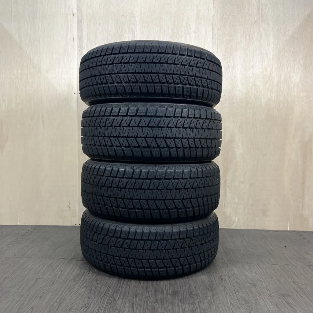 中古 BRIDGESTONE BLIZZAK DM-V3 冬用タイヤ 235/55R19 #0008AT001026の実物写真（1枚目）