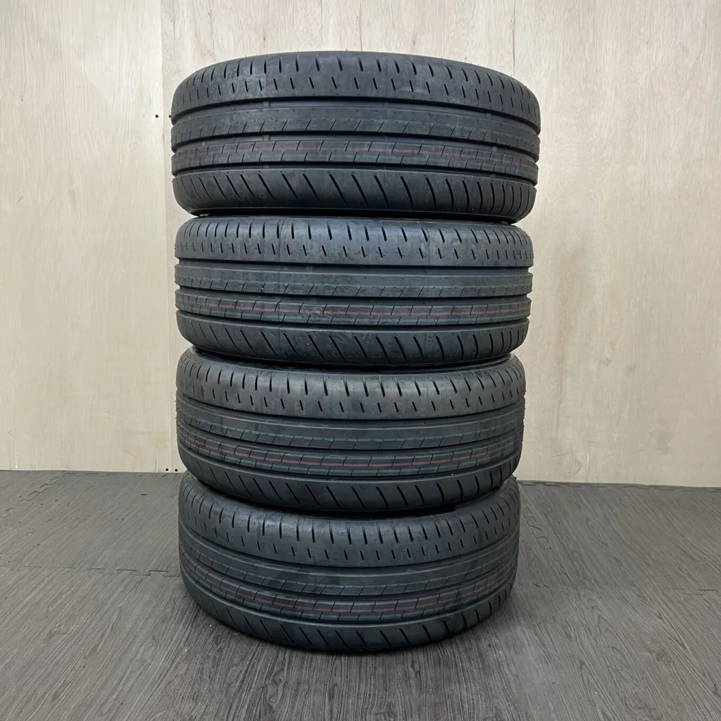 新品 BRIDGESTONE TURANZA T002 サマータイヤ 215/45R17 #001AT030626の実物写真（1枚目）