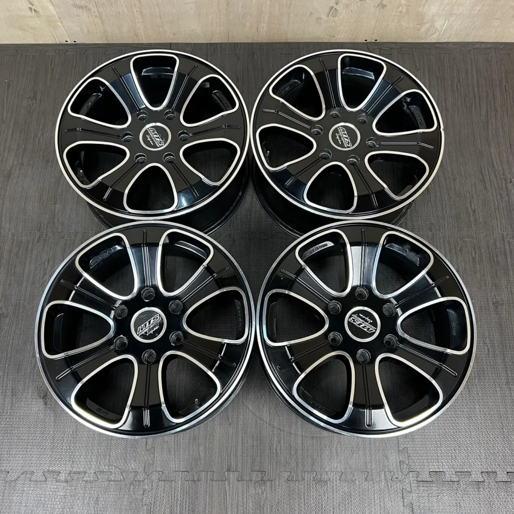 中古 M.T.S. JAPAN ホイール 17×7.0J PCD 6x139.7 ET38 #0090AD030926の実物写真（1枚目）