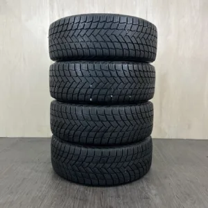 中古 MICHELIN X-ICE SNOW 冬用タイヤ 205/55R17 #578T40925の実物写真(1枚目)