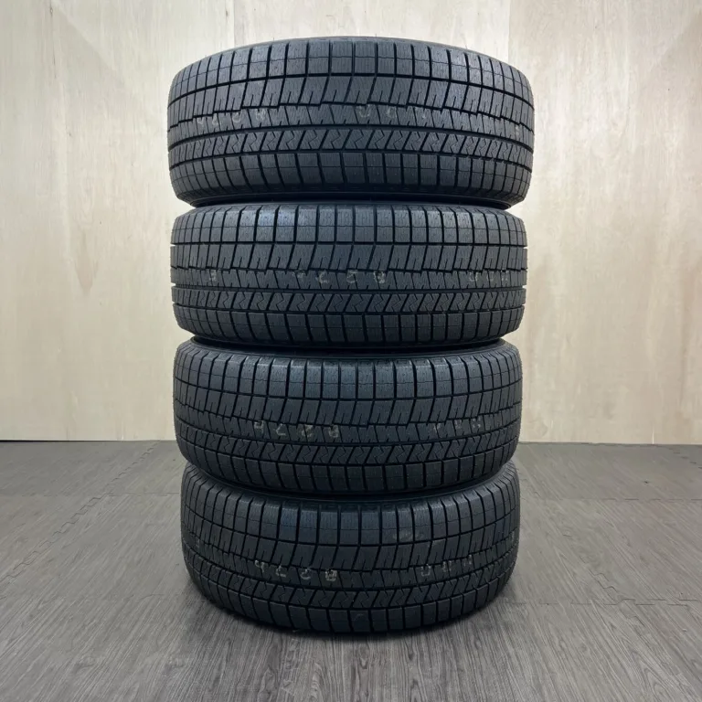 中古 DUNLOP WINTER MAXX WM03 冬用タイヤ 235/55R17 #41T40426の実物写真（1枚目）