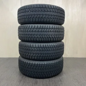 中古 BRIDGESTONE BLIZZAK DM-V3 冬用タイヤ 225/60R18 #42T40426の実物写真（1枚目）
