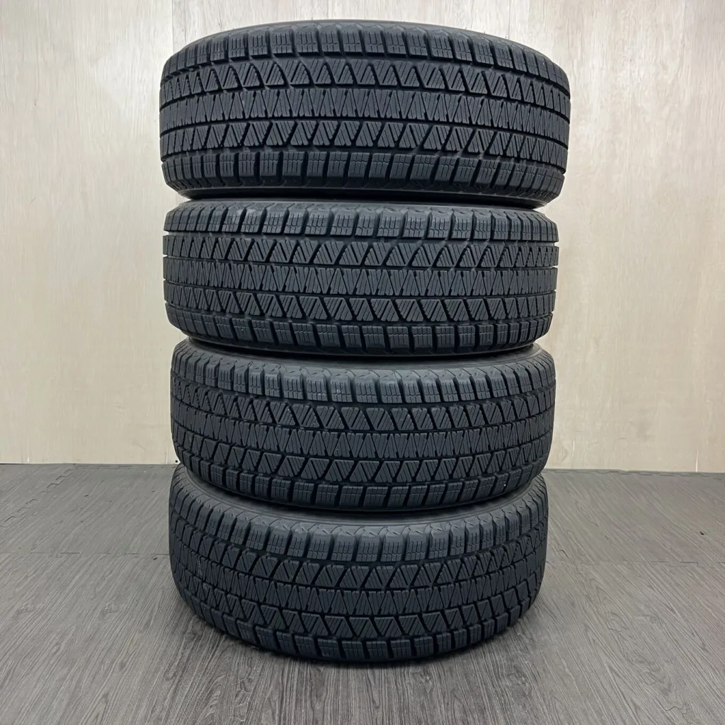 中古 BRIDGESTONE BLIZZAK DM-V3 冬用タイヤ 225/60R17 #43T40426の実物写真（1枚目）