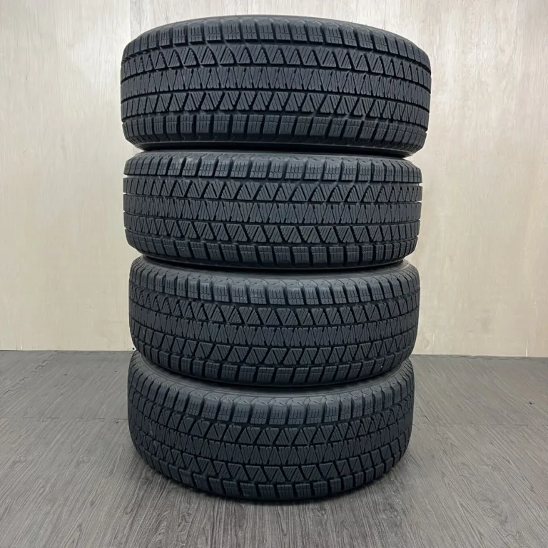 中古 BRIDGESTONE BLIZZAK DM-V3 冬用タイヤ 225/60R17 #43T40426の実物写真（1枚目）