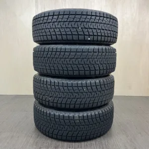 中古 BRIDGESTONE BLIZZAK DM-V1 冬用タイヤ 215/65R16 #45T40426の実物写真（1枚目）