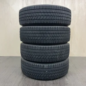 中古 BRIDGESTONE BLIZZAK VRX3 冬用タイヤ 195/60R17 #50T40426の実物写真(1枚目)
