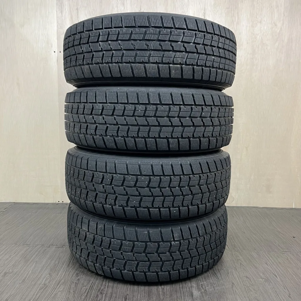 中古 GOODYEAR ICE NAVI 7 冬用タイヤ 215/65R16 #51T40426の実物写真（1枚目）