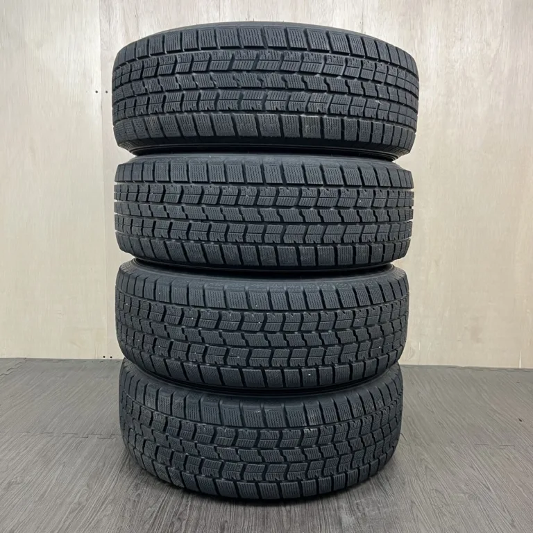 中古 GOODYEAR ICE NAVI 7 冬用タイヤ 215/65R16 #51T40426の実物写真（1枚目）