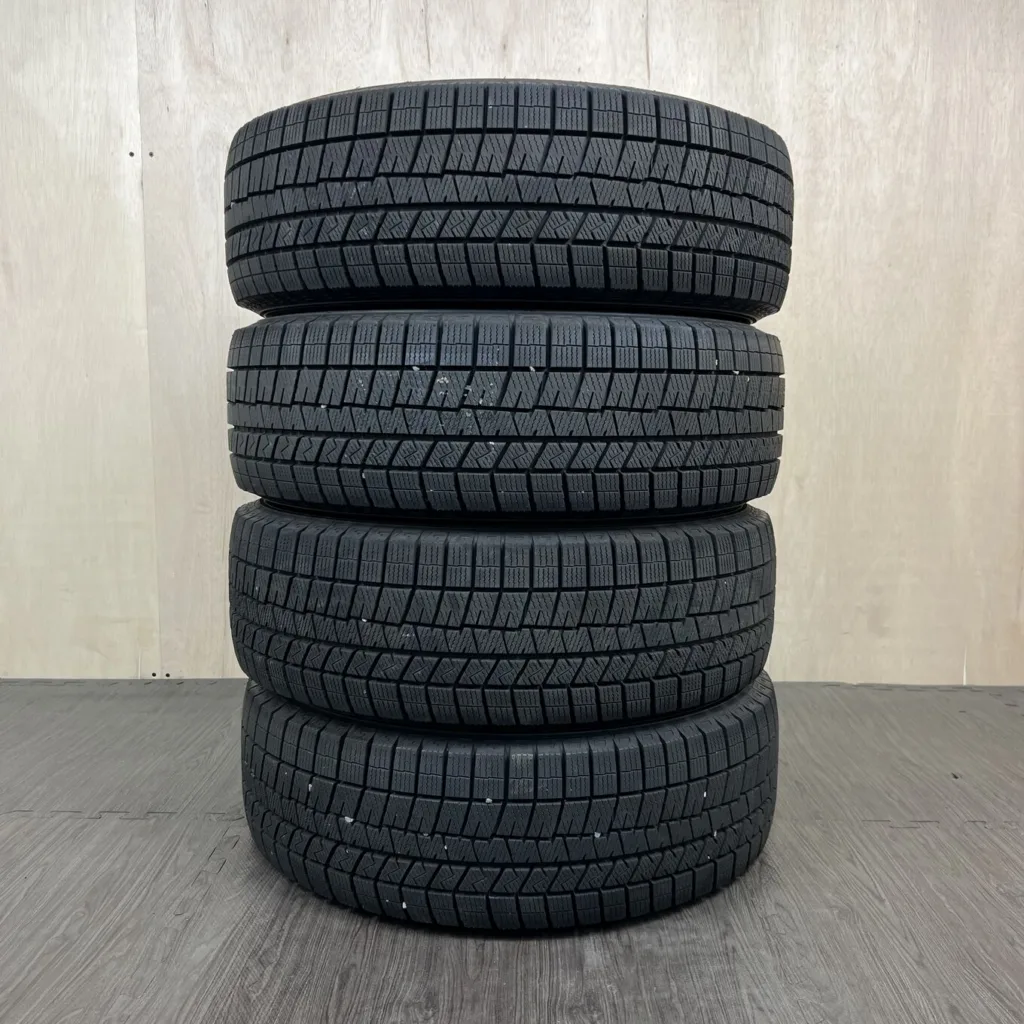 中古 DUNLOP WINTER MAXX WM03 冬用タイヤ 205/65R15 #54T40426の実物写真（1枚目）