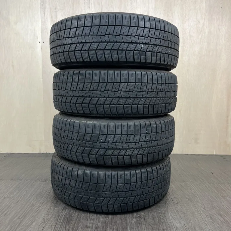 中古 DUNLOP WINTER MAXX WM03 冬用タイヤ 205/55R17 #60T40426の実物写真（1枚目）