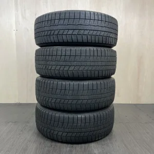 中古 DUNLOP WINTER MAXX WM03 冬用タイヤ 215/55R17 #61T40426の実物写真（1枚目）