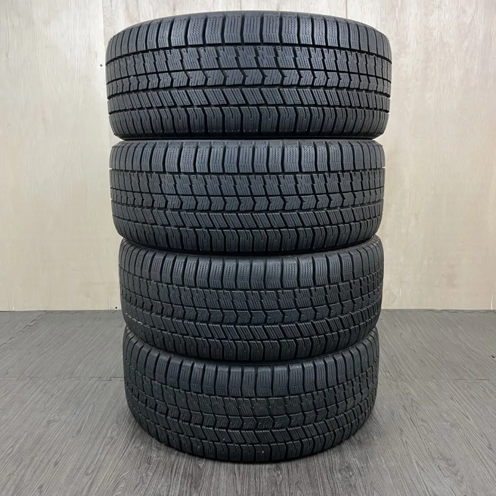 中古 GOODYEAR ICE NAVI 8 冬用タイヤ 225/40R18 #67T40426の実物写真（1枚目）
