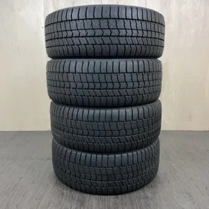 中古 GOODYEAR ICE NAVI 8 冬用タイヤ 225/40R18 #67T40426の実物写真（1枚目）