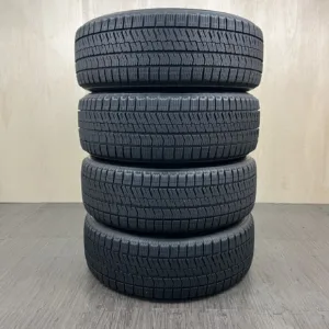 中古 BRIDGESTONE BLIZZAK VRX2 冬用タイヤ 225/60R17 #69T40426の実物写真（1枚目）