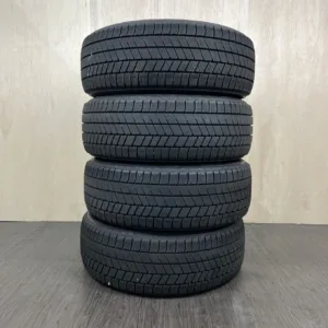 中古 BRIDGESTONE BLIZZAK VRX3 冬用タイヤ 225/60R17 #73T40426の実物写真（1枚目）