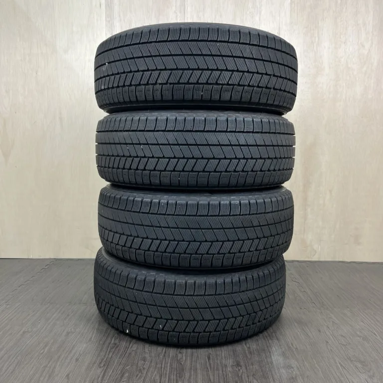 中古 BRIDGESTONE BLIZZAK VRX3 冬用タイヤ 225/60R17 #73T40426の実物写真（1枚目）