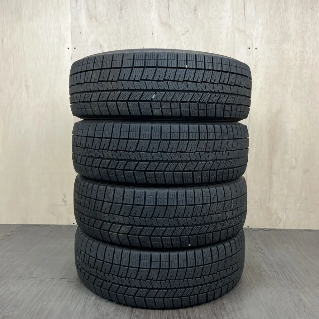 中古 DUNLOP WINTER MAXX WM03 冬用タイヤ 195/65R15 #0118AT010926の実物写真（1枚目）