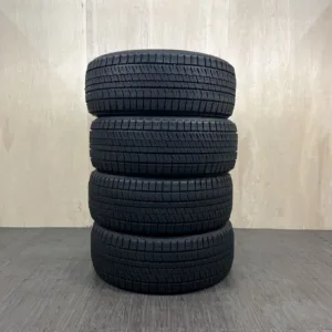 中古 BRIDGESTONE BLIZZAK VRX2 冬用タイヤ 225/50R18 #0418AT000926の実物写真(1枚目)